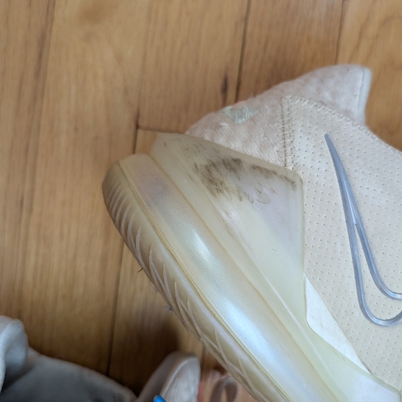 Nike LeBron 17 Low Easter Light Cream Sneakers - Picture 4 of 13